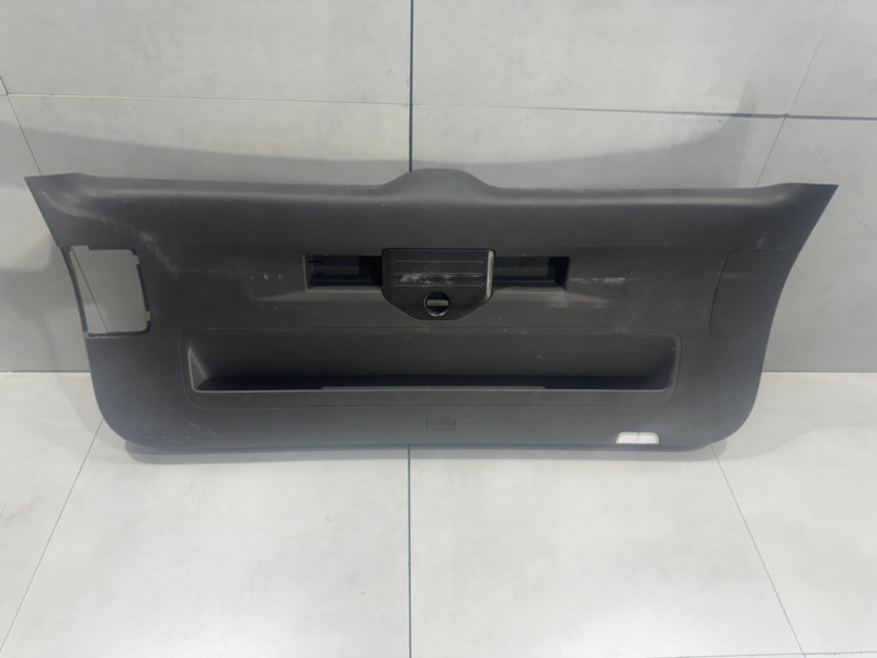 Обшивка двери багажника Volkswagen Touareg 2011 2 CGRA 7p6860285 контрактная