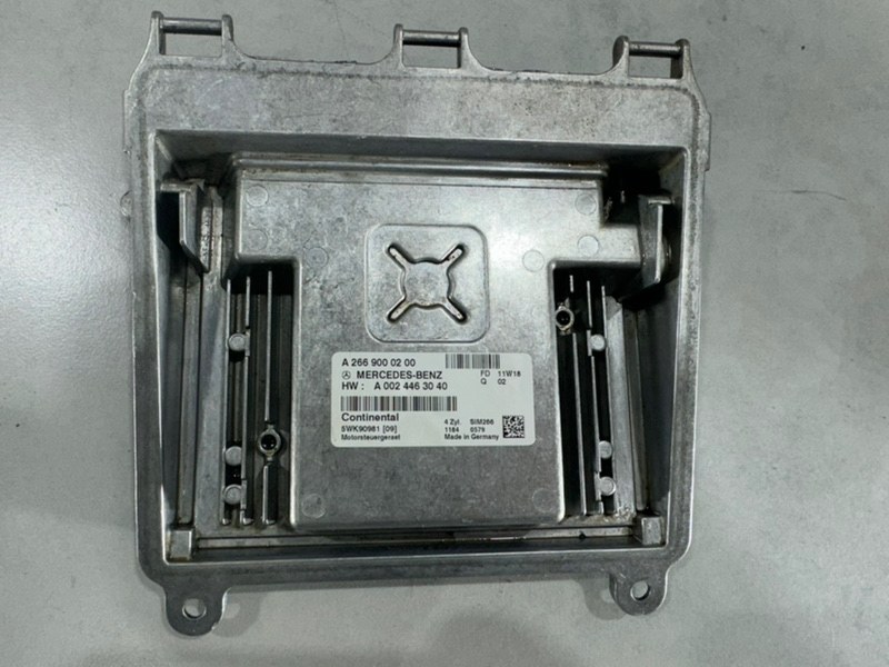 Блок управления двигателем Mercedes A 2011 W169 M266.940 A0024463040 контрактная