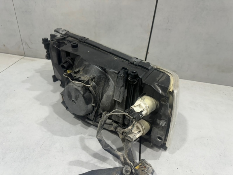Фара галогеновая правая 940 1994 B230GK