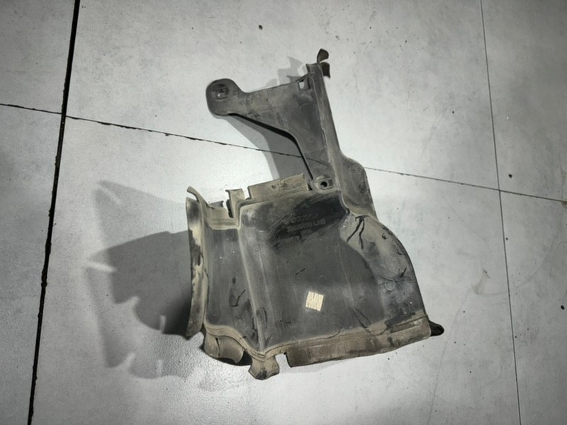 Дефлектор воздушный левый S80