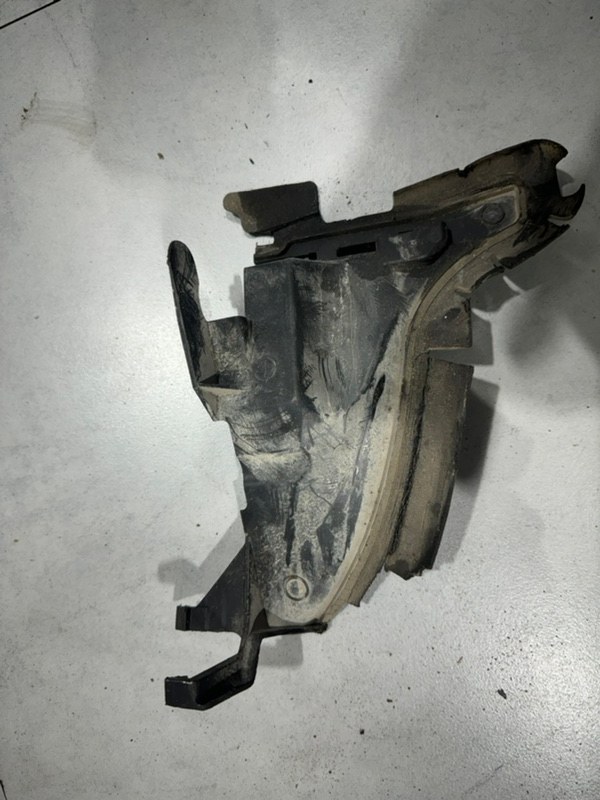 Дефлектор радиатора правый Volvo S80 30796390 контрактная