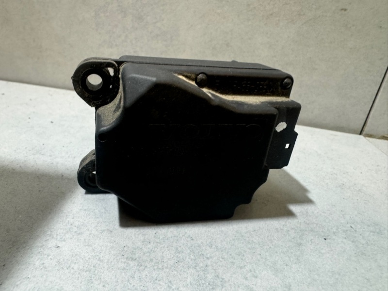 Сервопривод заслонок печки Volvo S60 30676510 контрактная
