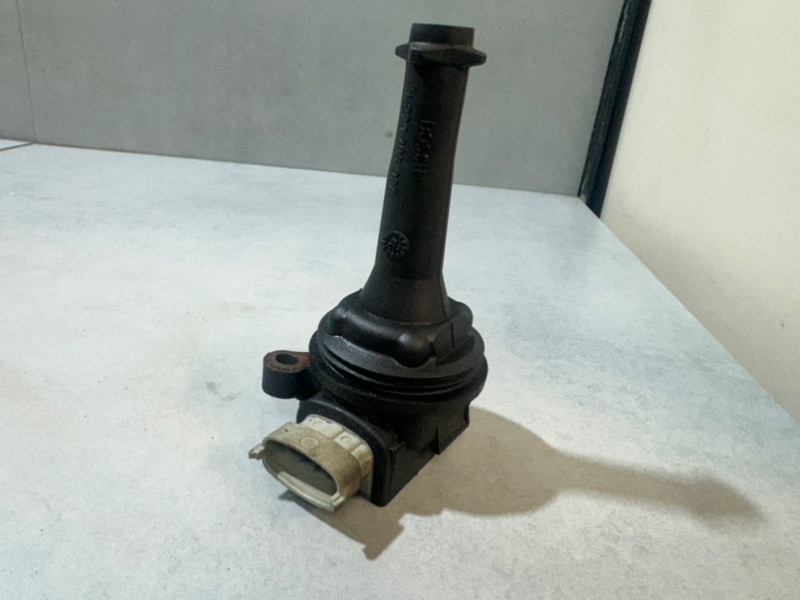 Катушка зажигания Volvo S80 B5254T6 8677837 контрактная