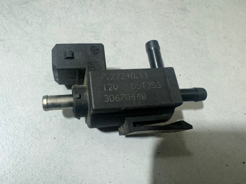 Клапан управления турбиной Volvo XC90 B5254T2 30670448 контрактная