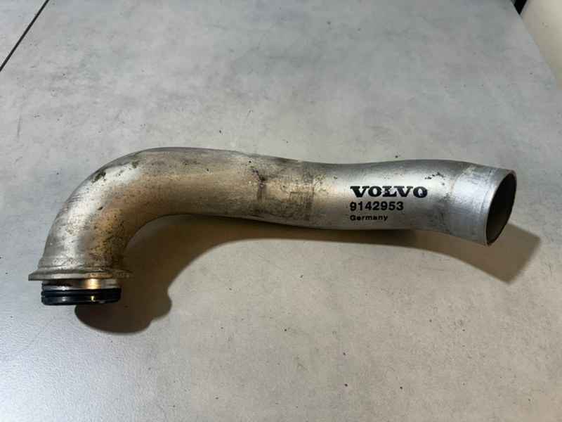Патрубок интеркулера Volvo XC90 B6294T 9142953 контрактная