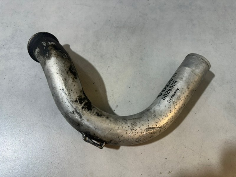 Патрубок интеркулера Volvo XC90 B6294T 8626058 контрактная