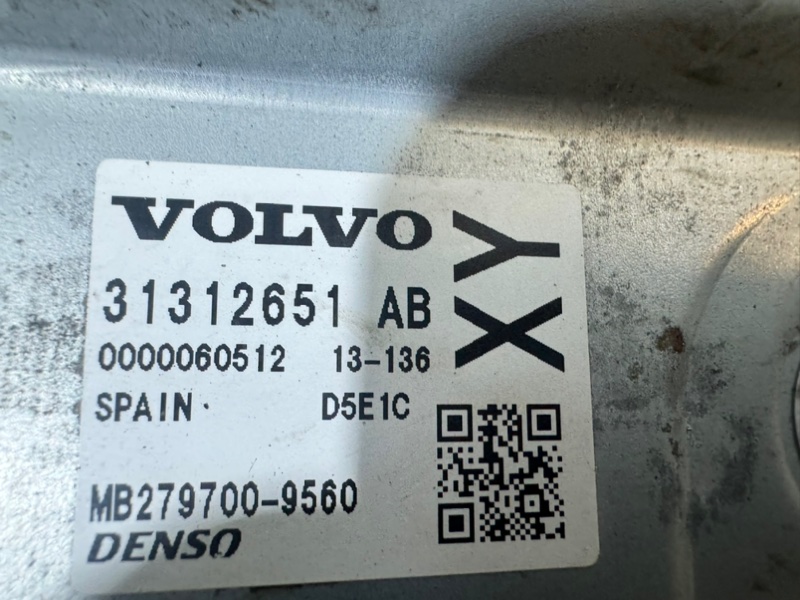 Блок управления двигателем v40 B5204T9