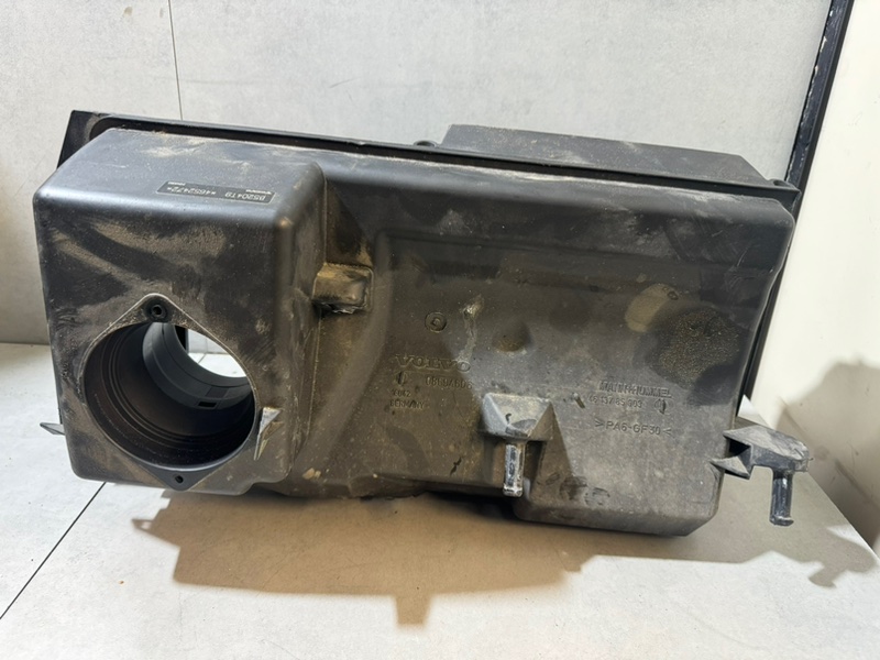 Корпус воздушного фильтра v40 B5204T9