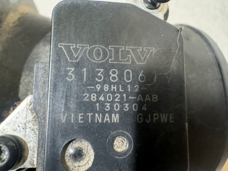 Датчик массового расхода воздуха v40 B5204T9