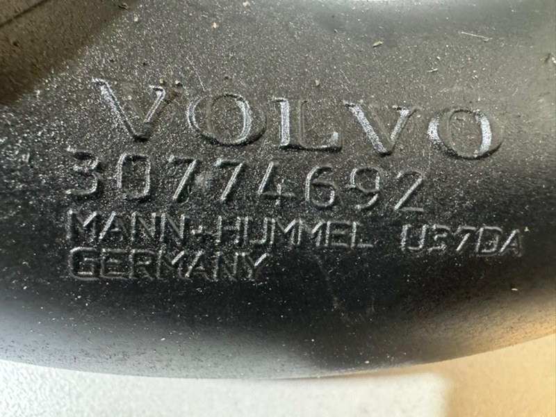 Патрубок интеркулера Volvo XC70 D5244T10
