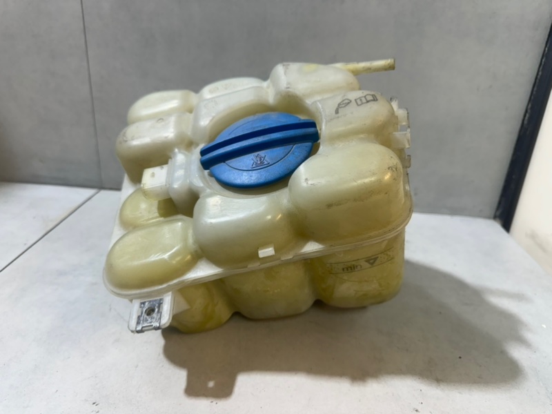 Бачок расширительный Volkswagen Touareg 2012 1 CGNA 7P0121407B контрактная