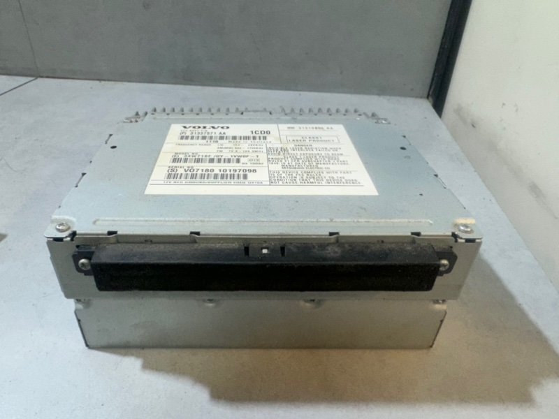 Магнитола Volvo S60 31337571 контрактная