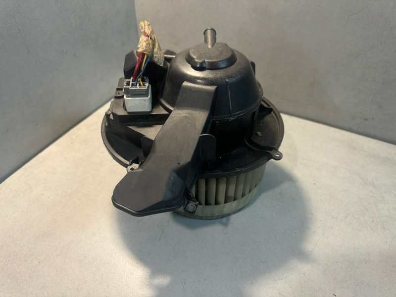 Мотор печки Volvo XC90 31320393 контрактная