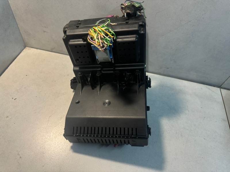 Запчасть блок предохранителей Volvo XC90 B5254T2 30765148 контрактная Блок предохранителей Volvo XC90 B5254T2 30765148 контрактная