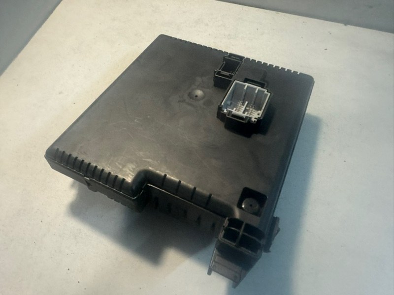 Блок предохранителей Volvo XC90 8676391 контрактная