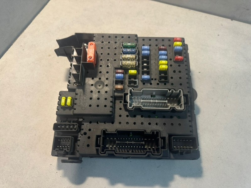 Блок предохранителей XC90