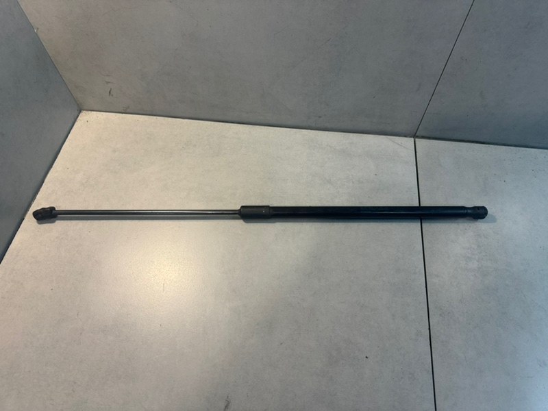 Амортизатор капота Volkswagen Touareg 2012 1 CGNA 7P6823359A контрактная