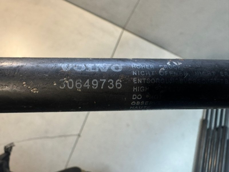 Амортизатор капота XC90