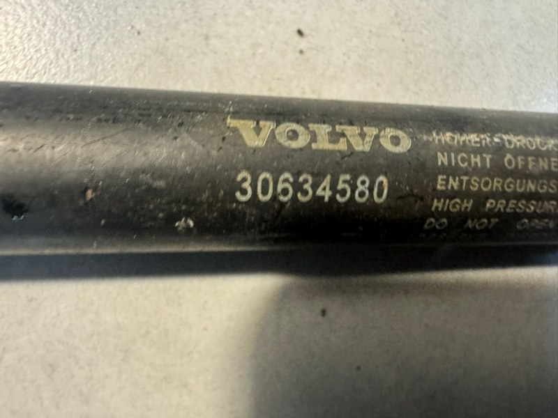 Амортизатор крышки багажника XC90