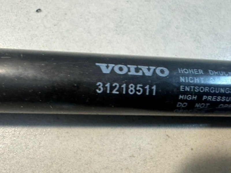 Амортизатор крышки багажника XC90