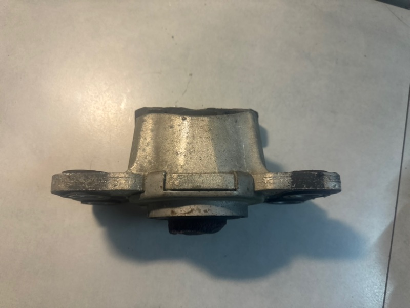 Подушка двигателя левая XC70 D5244T15