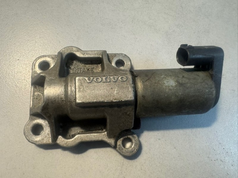 Клапан впускной Volvo XC90 8670421 контрактная