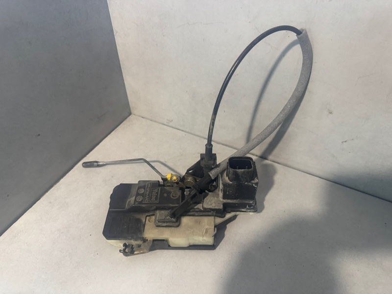 Замок боковой двери задний правый Volvo S60 2004 1 B5244S 30663056 контрактная