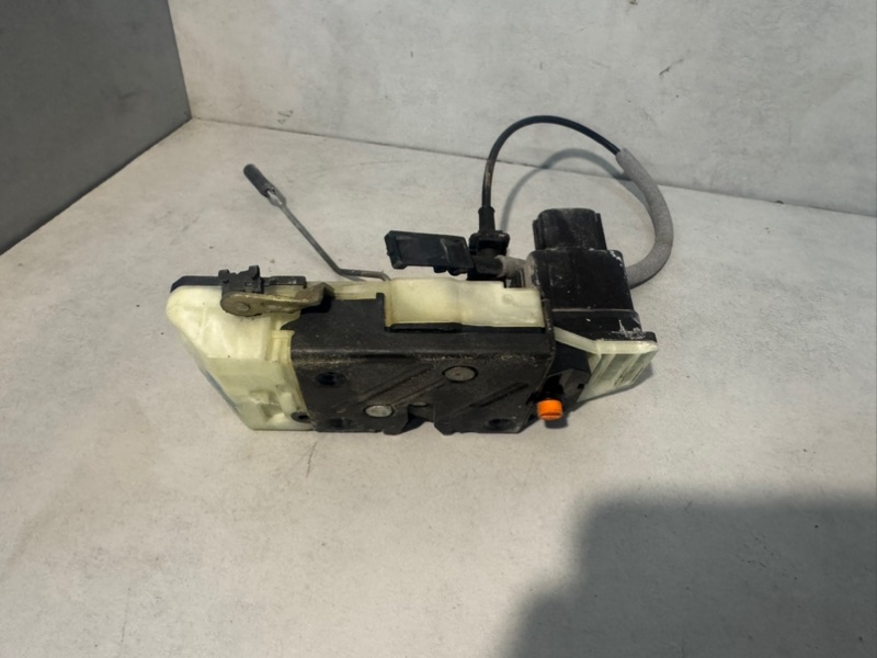 Замок боковой двери задний правый Volvo S60 1 B5244S