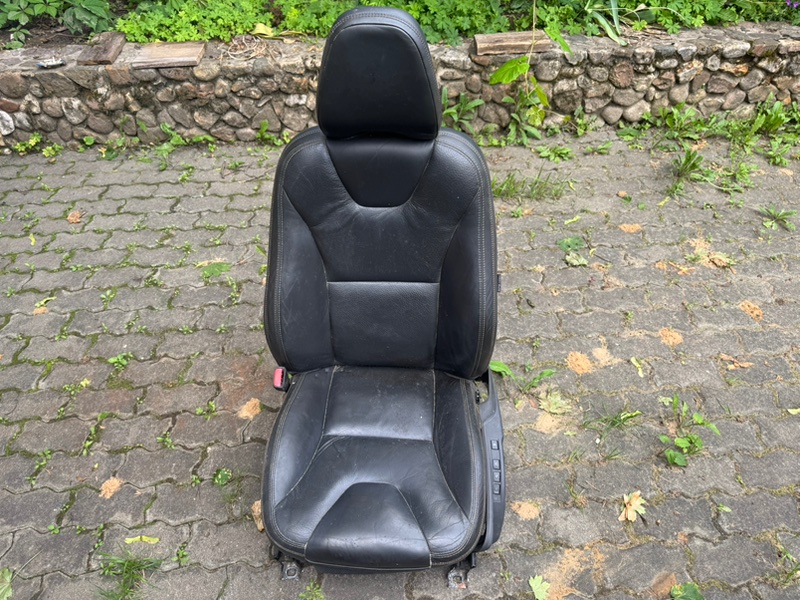 Сиденье переднее левое Volvo XC60 2012 1 D5244T17 31315930 контрактная