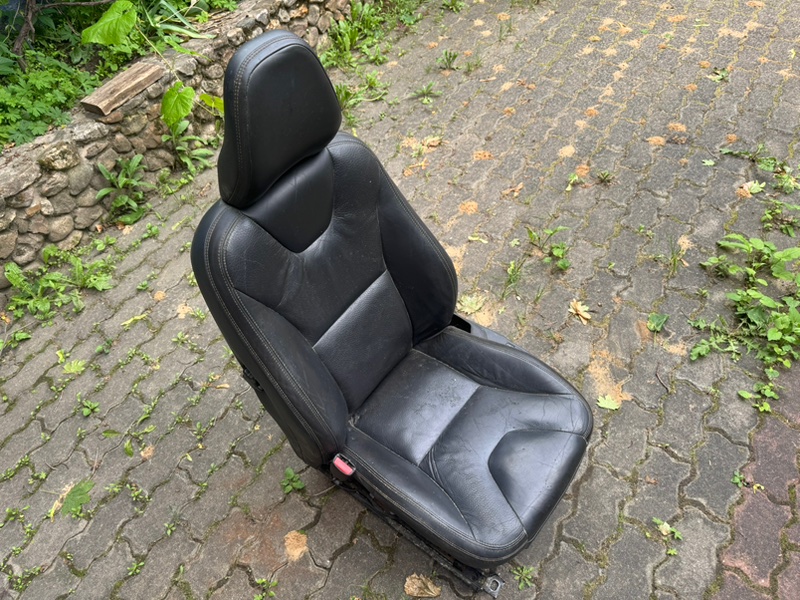Сиденье переднее левое Volvo XC60 1 D5244T17