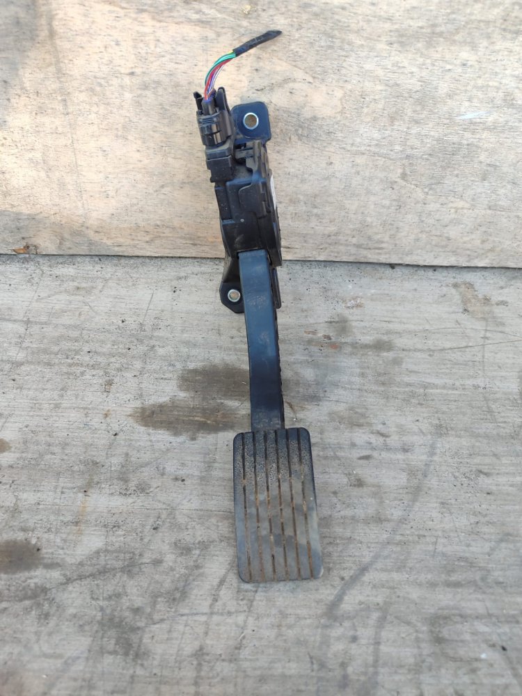 Педаль газа Mitsubishi L200 2019 SUV (4N15) UBT2985 1600A149 Б/У