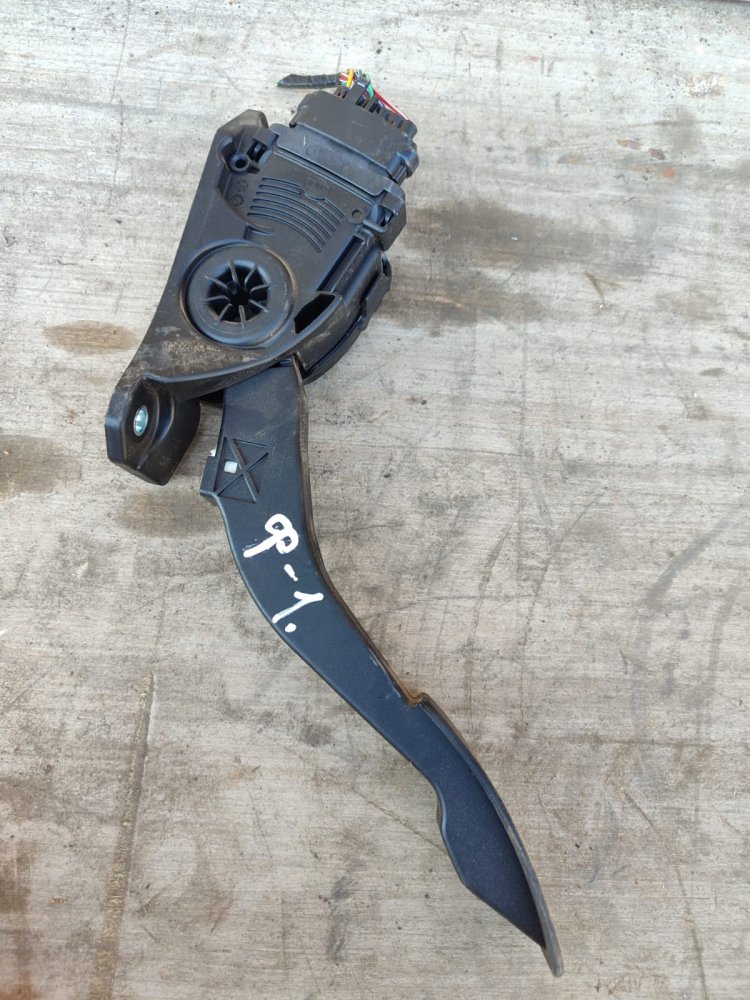 Педаль газа Mitsubishi L200 SUV (4N15) UBT2985