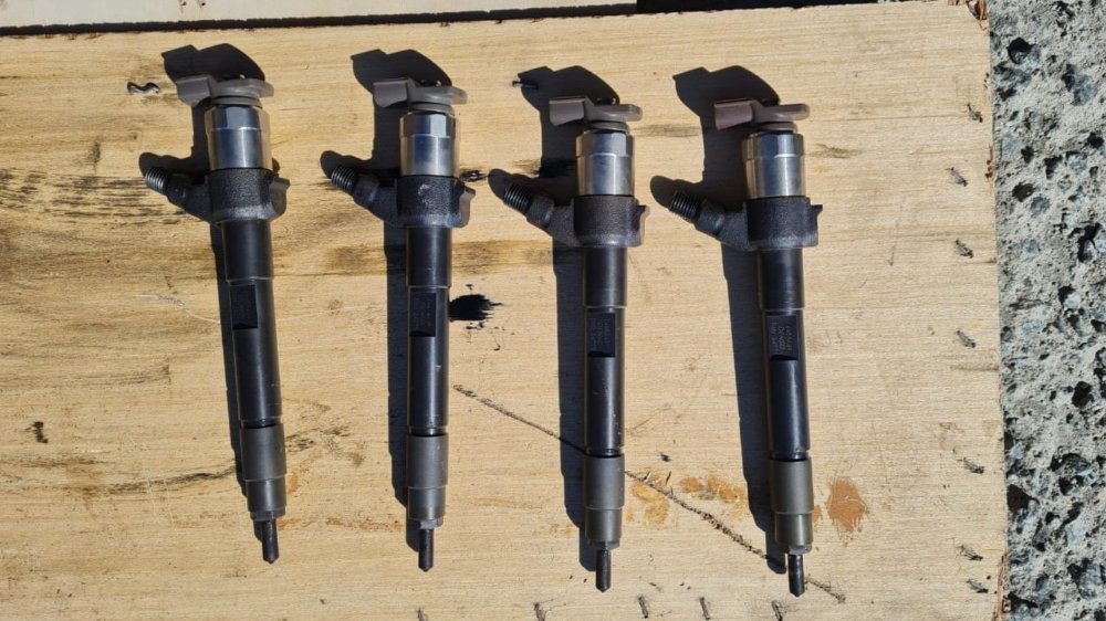 Форсунка топливная Mitsubishi L200 2019 SUV (4N15) UBT2985 1465a439 Б/У