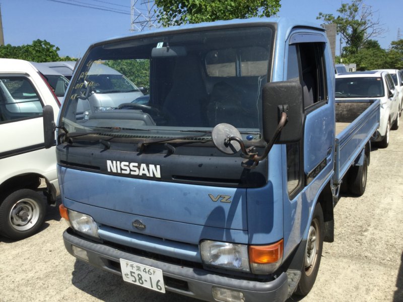 Nissan Atlas 1995 салон