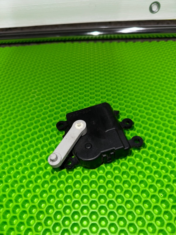 Моторчик заслонки печки 6 2015 GJ Седан PE