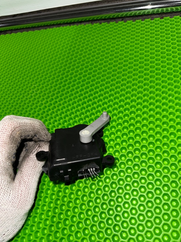 Моторчик заслонки печки 6 2015 GJ Седан PE