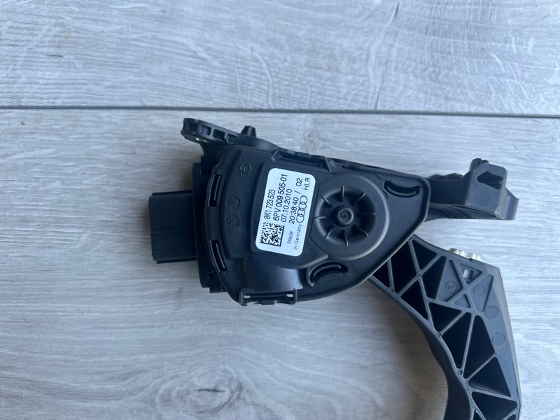 Педаль газа audi a4 b8 2.0 cdnc
