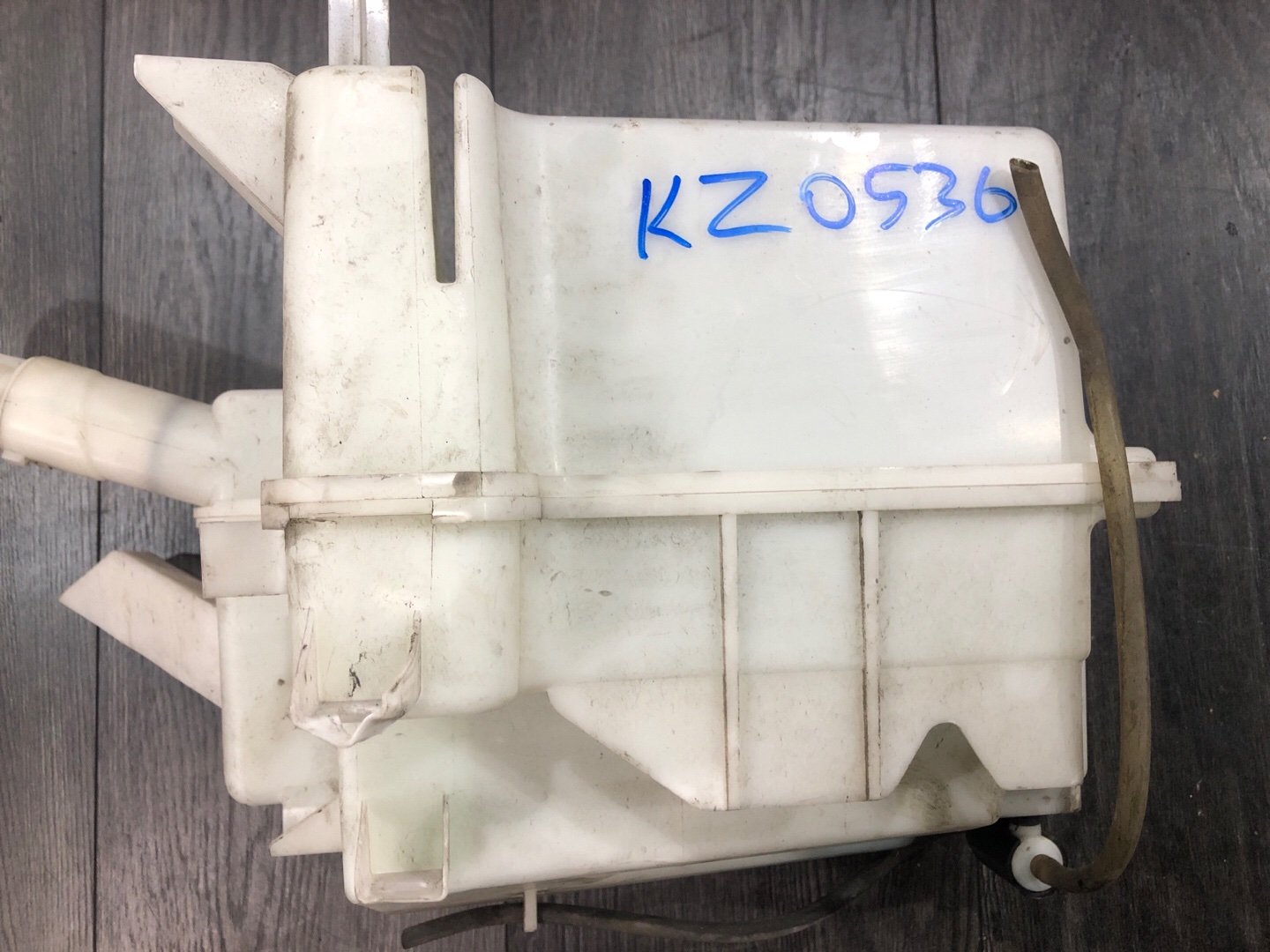 Бачок стеклоомывателя nissan teana j32 QR25DE Бачок стеклоомывателя nissan teana j32 QR25DE