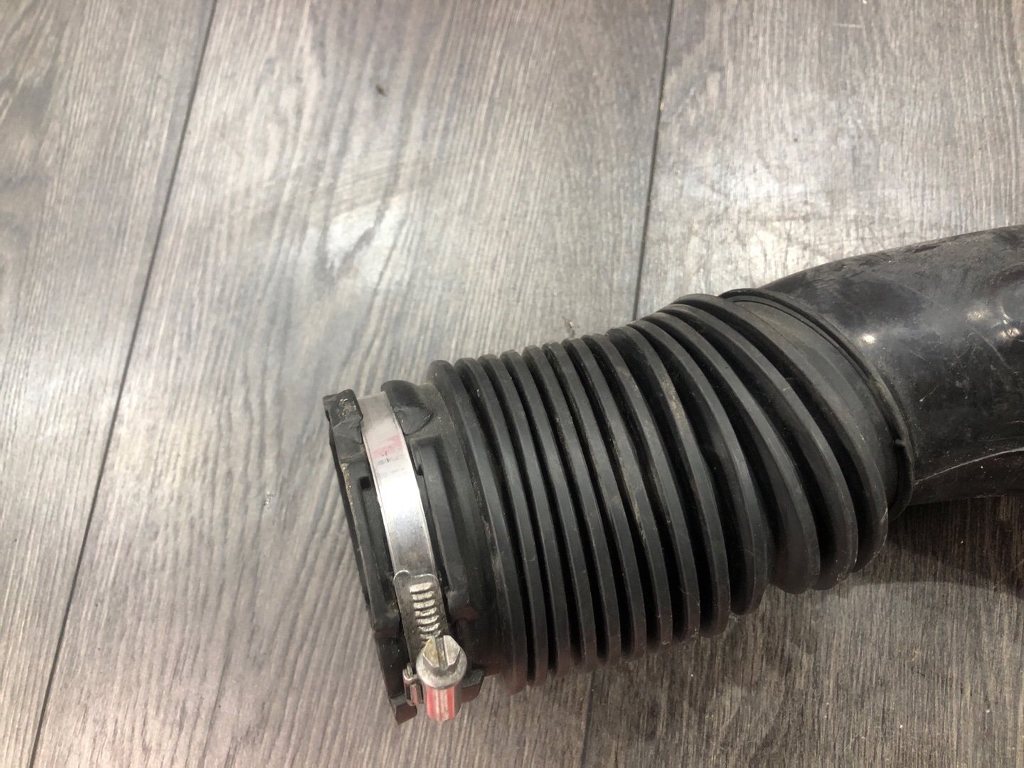 Патрубок воздушного фильтра C4 2011 B7 5F02 Патрубок воздушного фильтра C4 2011 B7 5F02