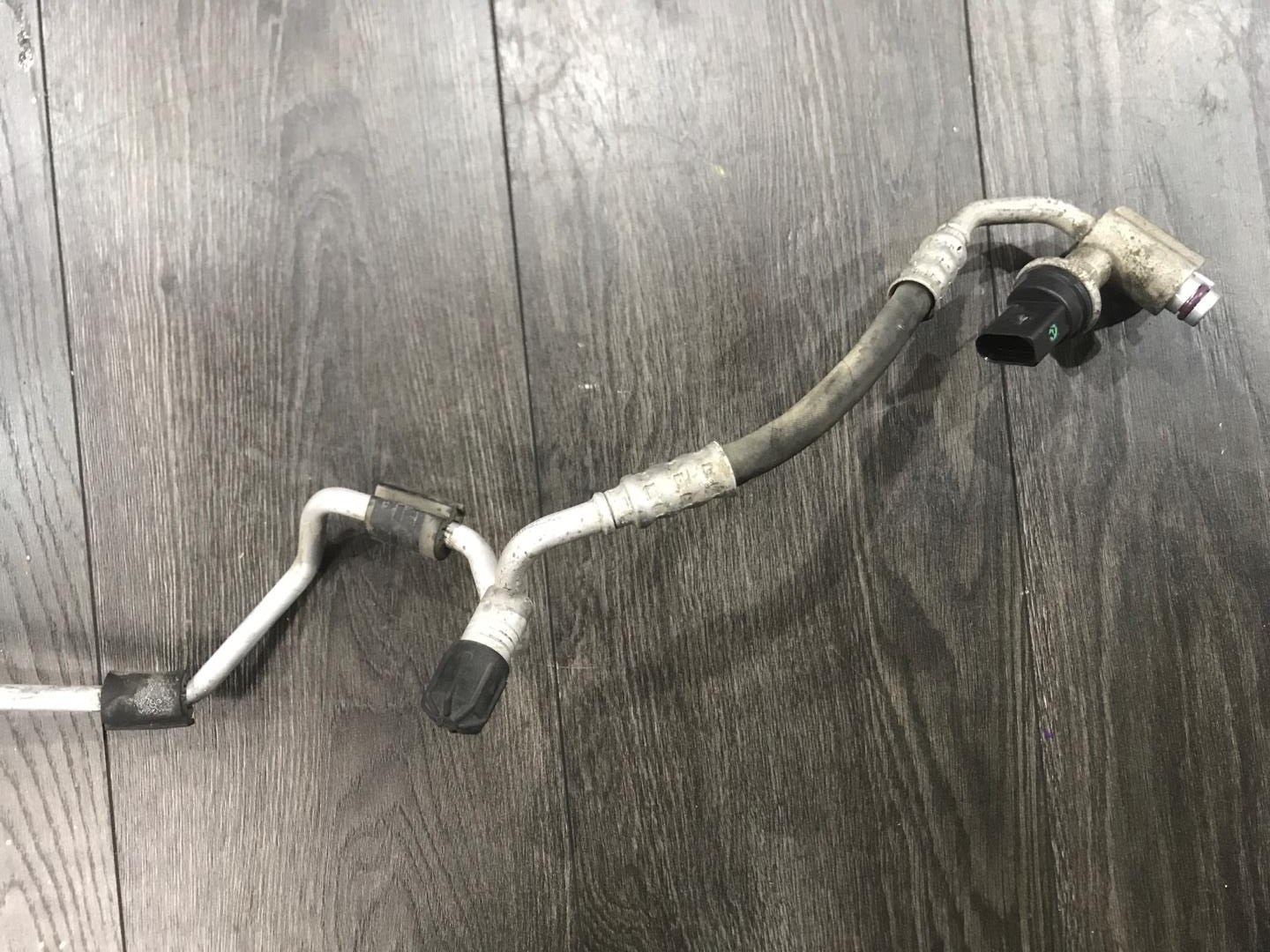 Трубка кондиционера Golf 2011 MK6 1.4 CAXA Трубка кондиционера Golf 2011 MK6 1.4 CAXA