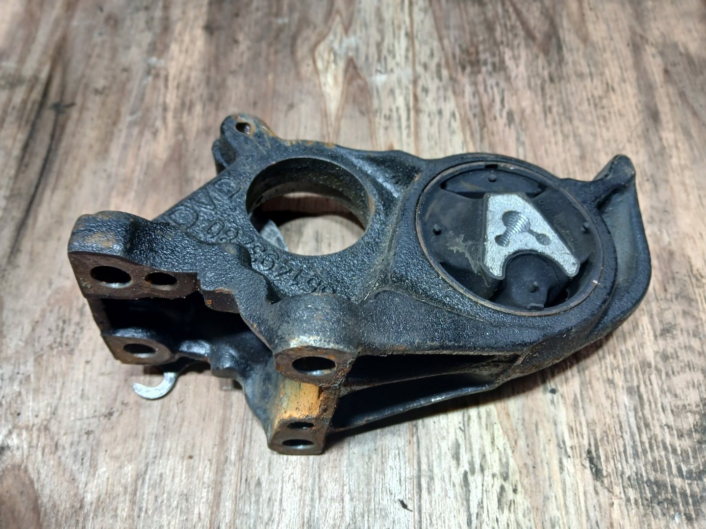 Подушка двигателя C4 2011 B7 5F02 Подушка двигателя C4 2011 B7 5F02