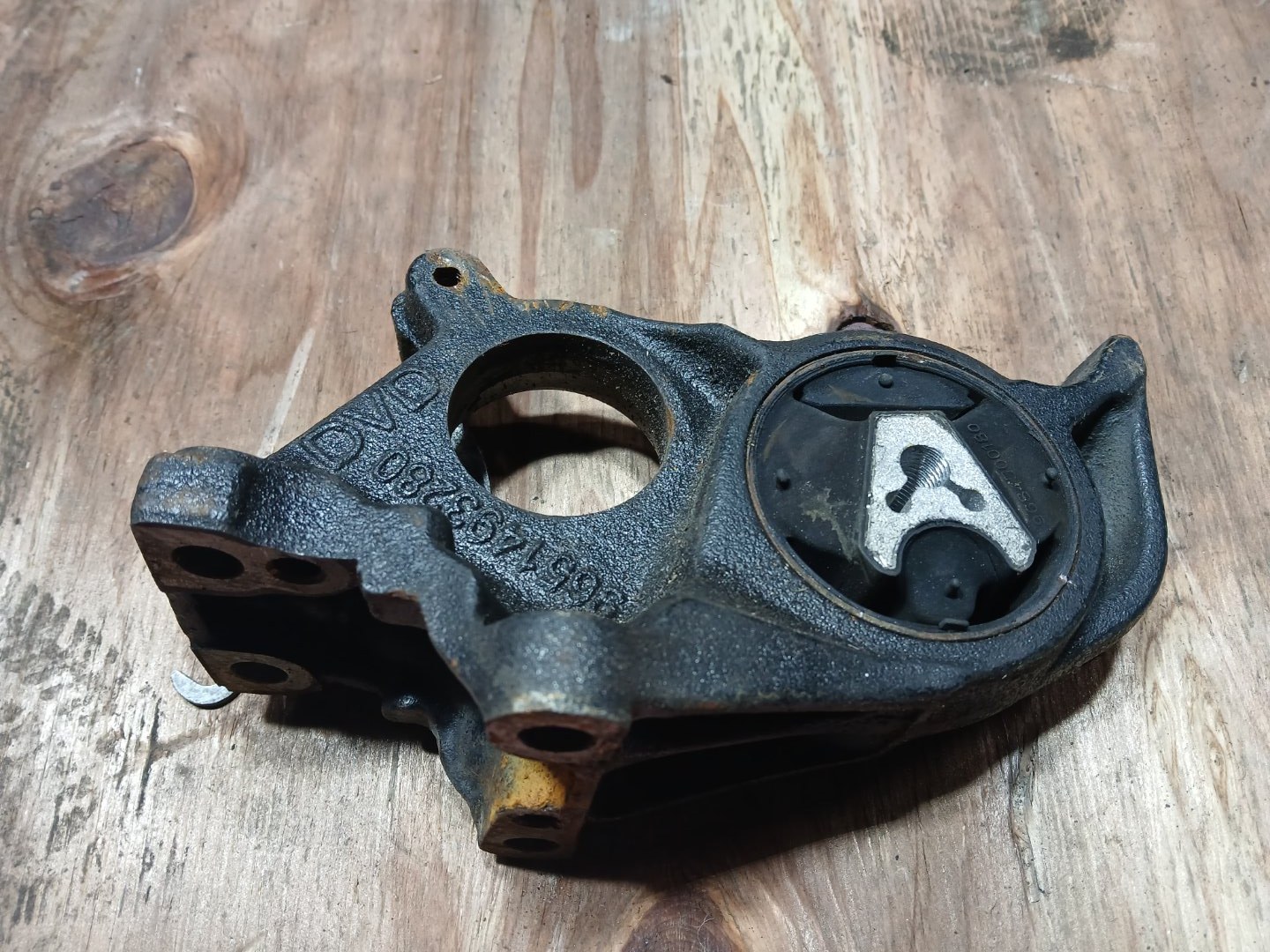 Подушка двигателя C4 2011 B7 5F02 Подушка двигателя C4 2011 B7 5F02