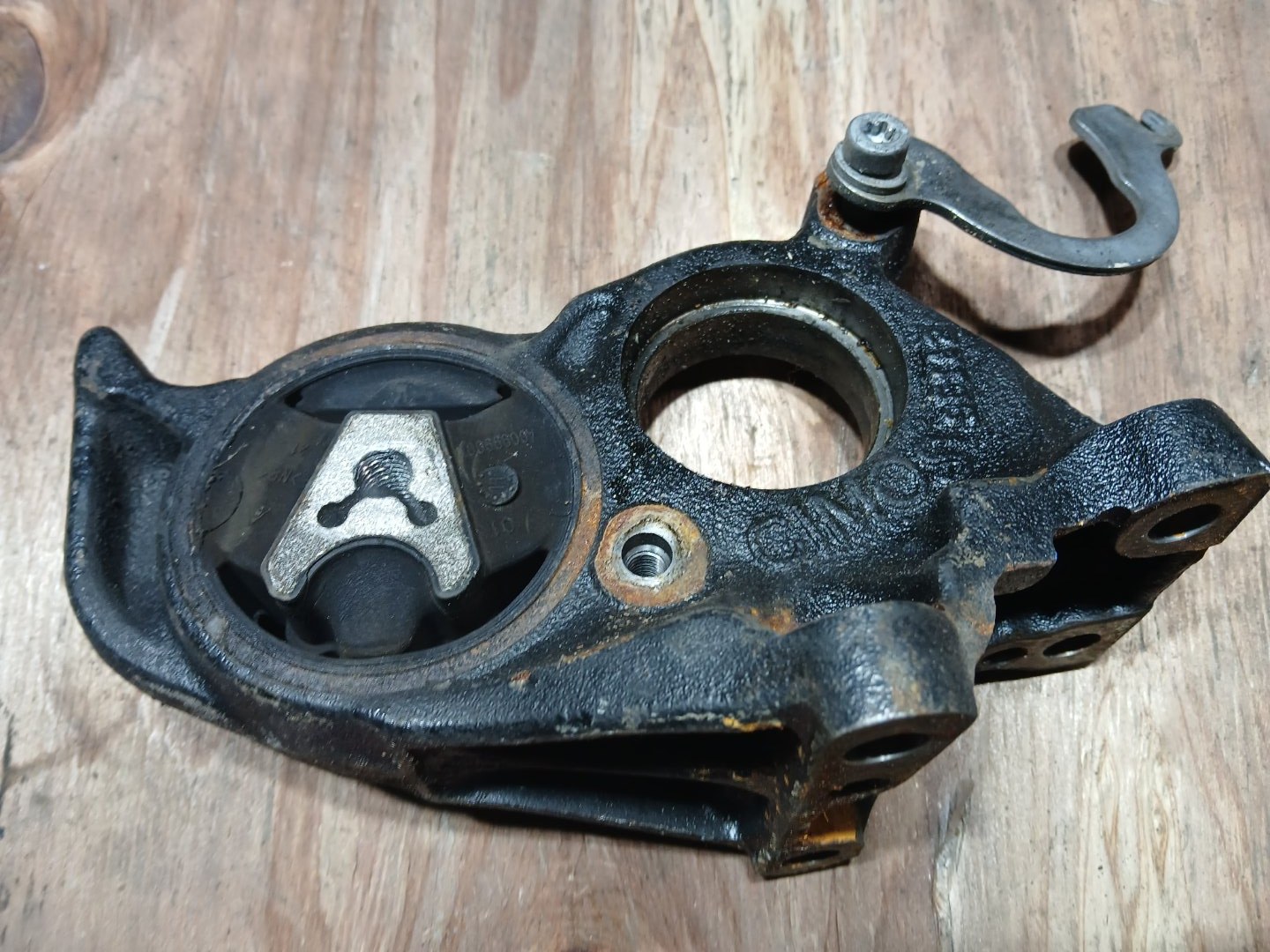 Подушка двигателя C4 2011 B7 5F02 Подушка двигателя C4 2011 B7 5F02