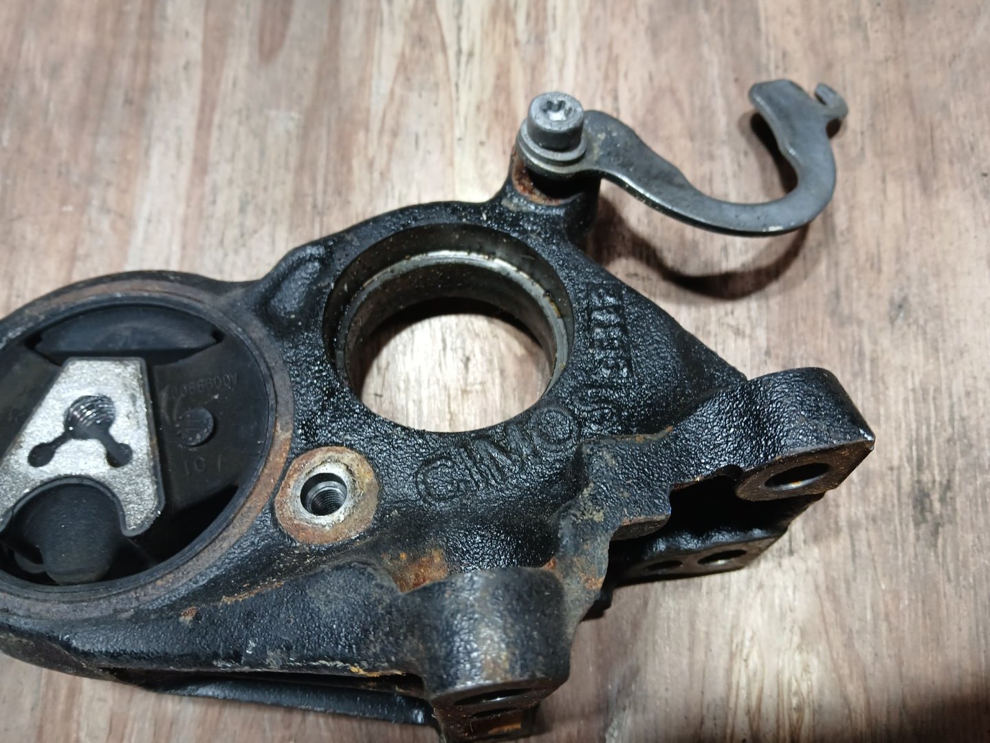 Подушка двигателя C4 2011 B7 5F02 Подушка двигателя C4 2011 B7 5F02