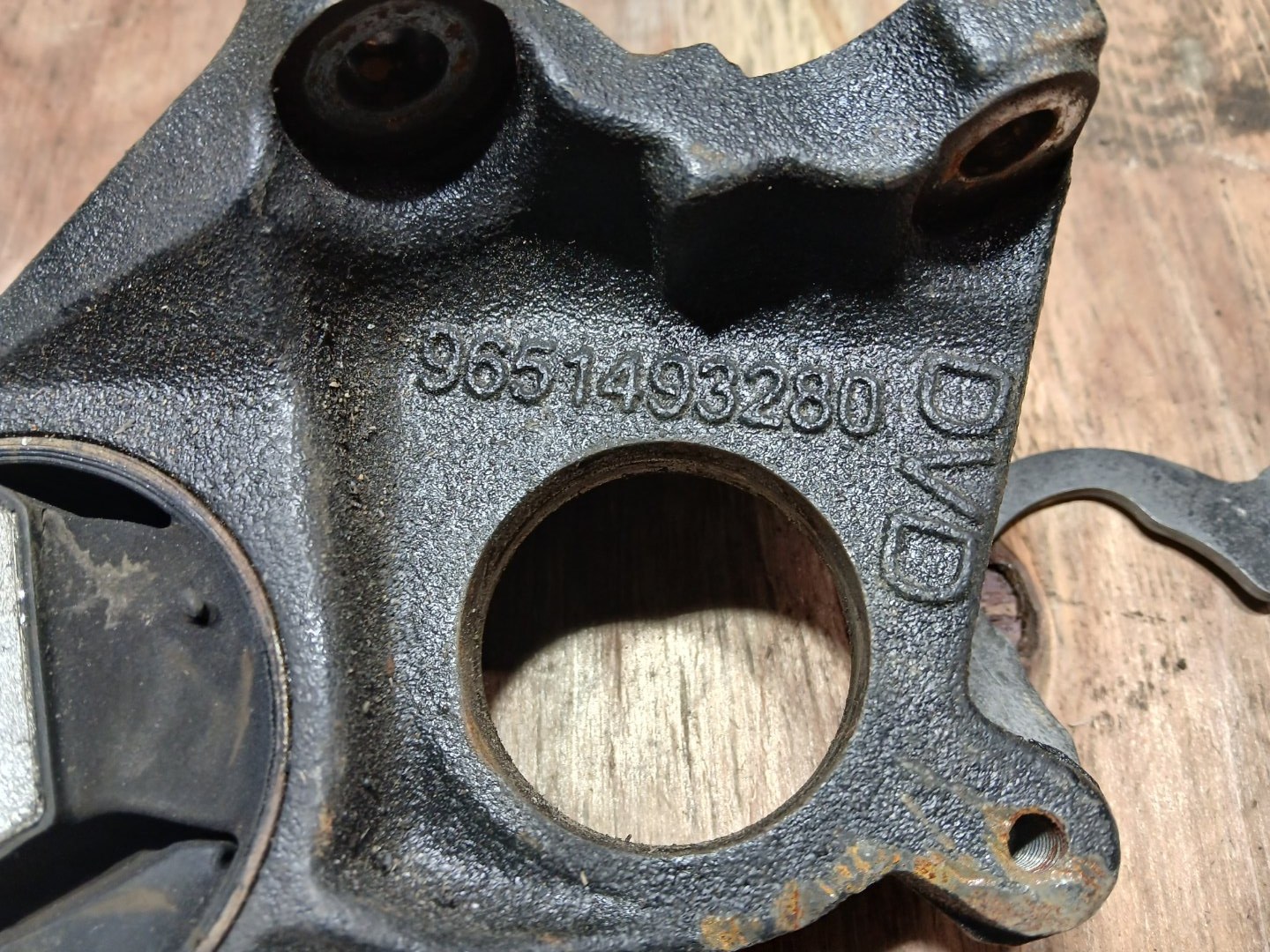 Подушка двигателя C4 2011 B7 5F02 Подушка двигателя C4 2011 B7 5F02