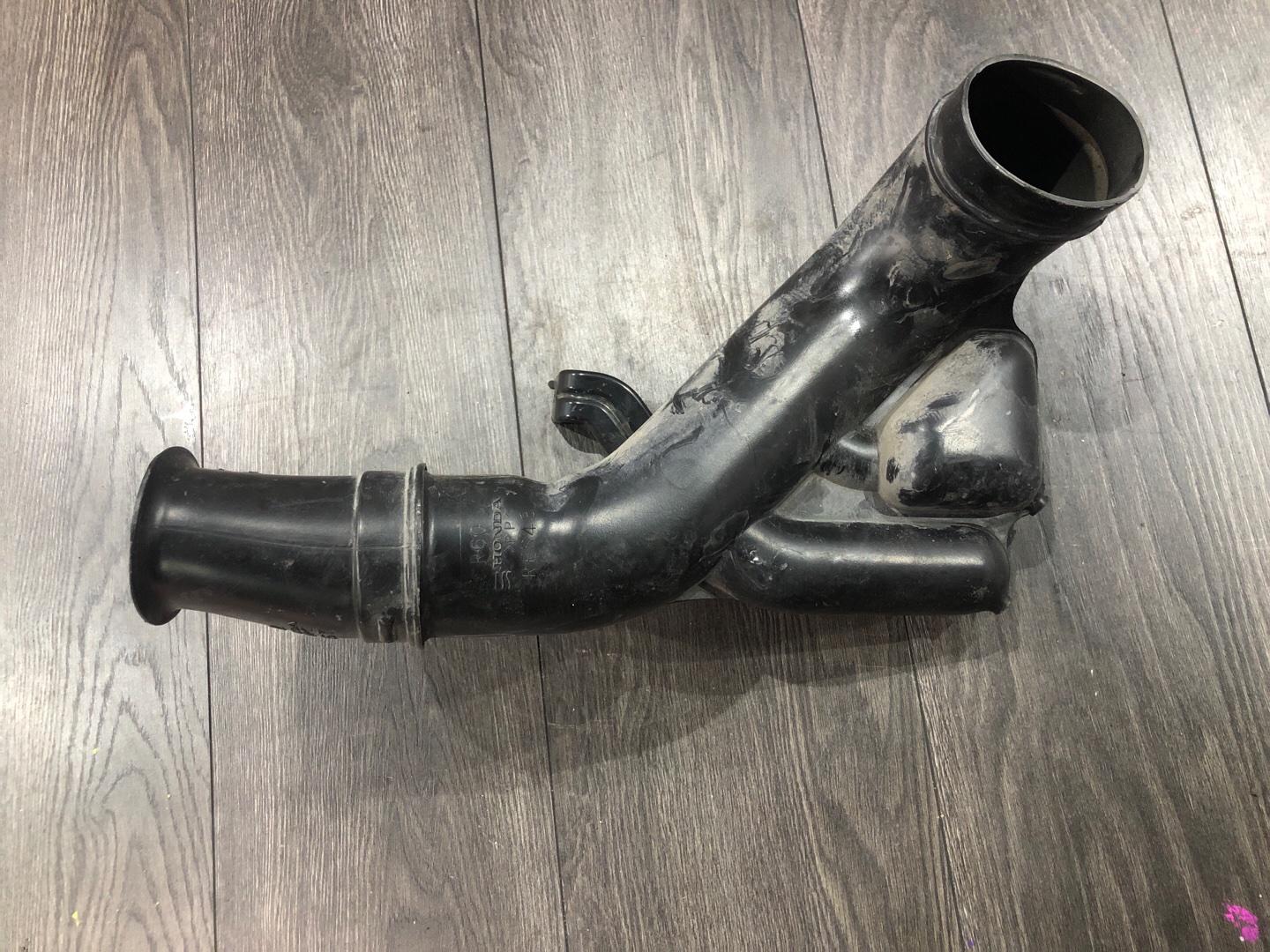 Воздухозаборник accord 2011 8 R20A