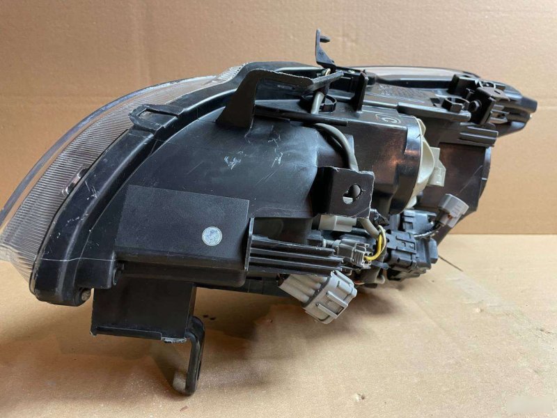 Фара передняя правая M25 2010-2013 Y51 Фара передняя правая M25 2010-2013 Y51