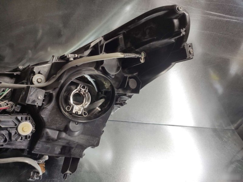 Фара правая G25 2006-2013 V37 Фара правая G25 2006-2013 V37