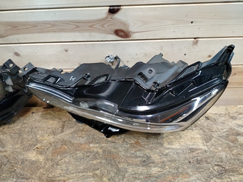 Фары светодиодные передние IS 2016-2020 XE30