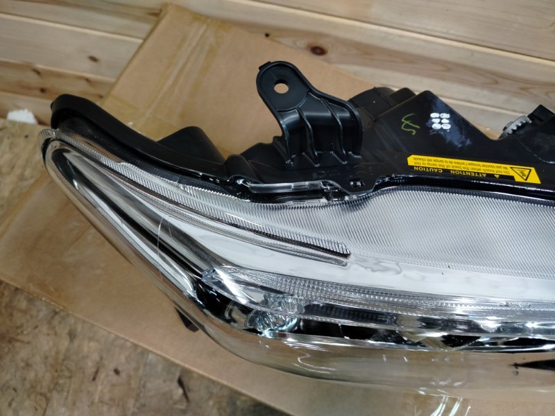 Фара ксеноновая передняя правая Venza 2012-2016 GV10